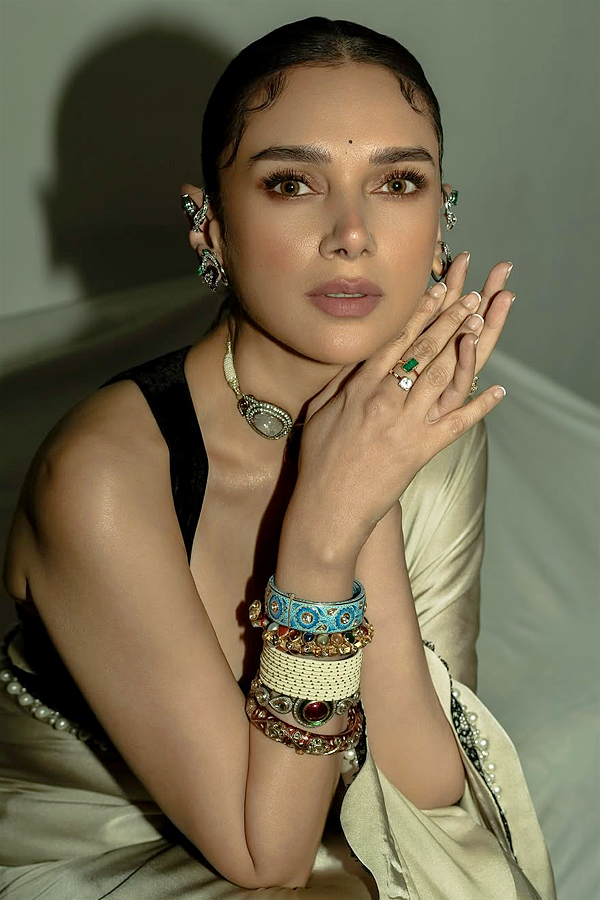 Actress Aditi Rao Hydari Latest Photos8