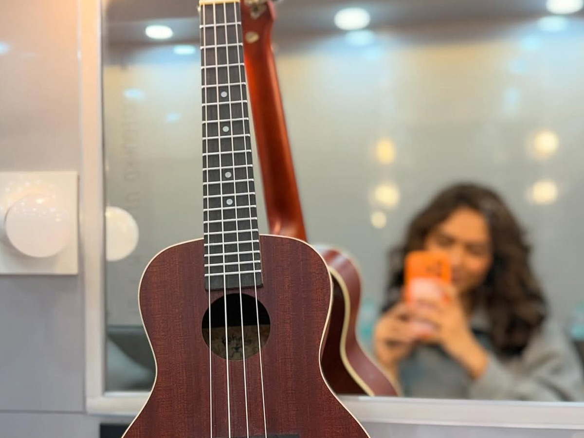 Actress Mrunal Thakur Dacoit Movie Memories Photos13