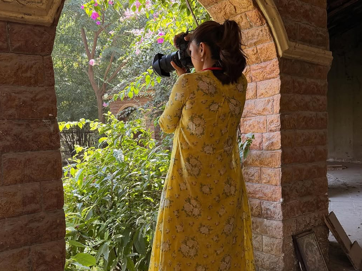 Actress Mrunal Thakur Dacoit Movie Memories Photos14