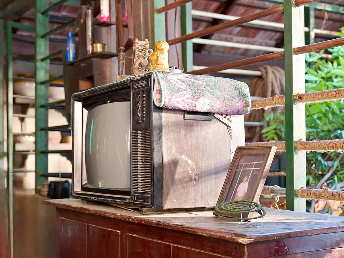 Actress Mrunal Thakur Dacoit Movie Memories Photos3