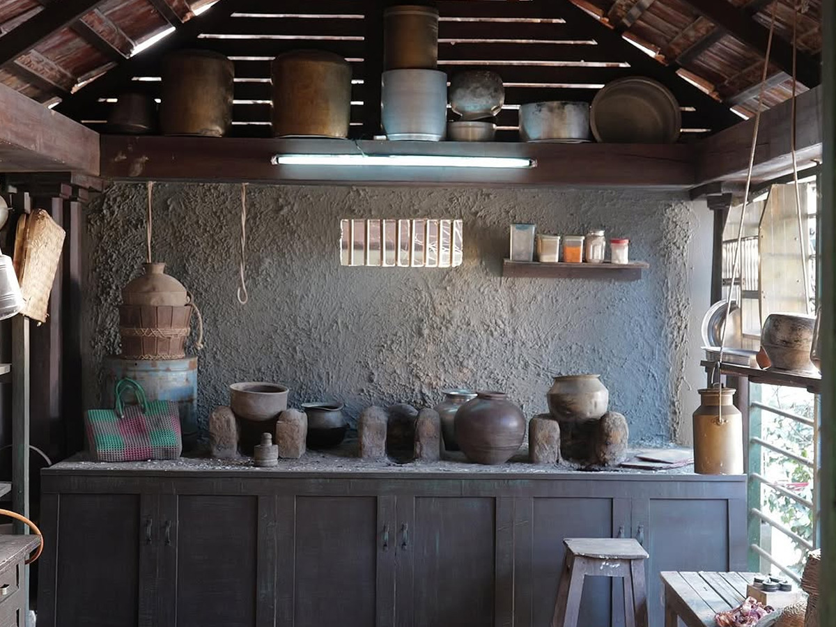 Actress Mrunal Thakur Dacoit Movie Memories Photos4