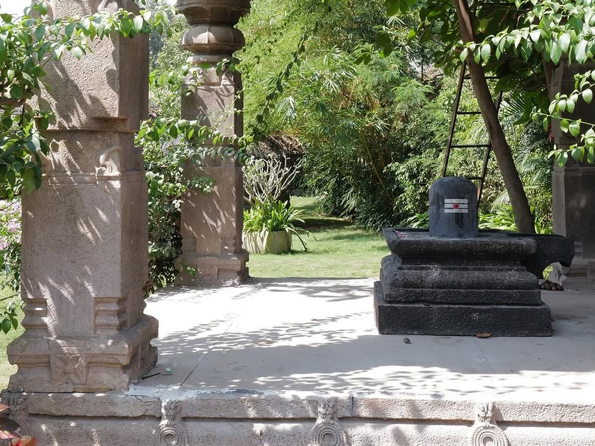 Actress Mrunal Thakur Dacoit Movie Memories Photos6