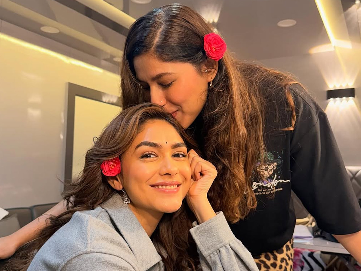 Actress Mrunal Thakur Dacoit Movie Memories Photos1