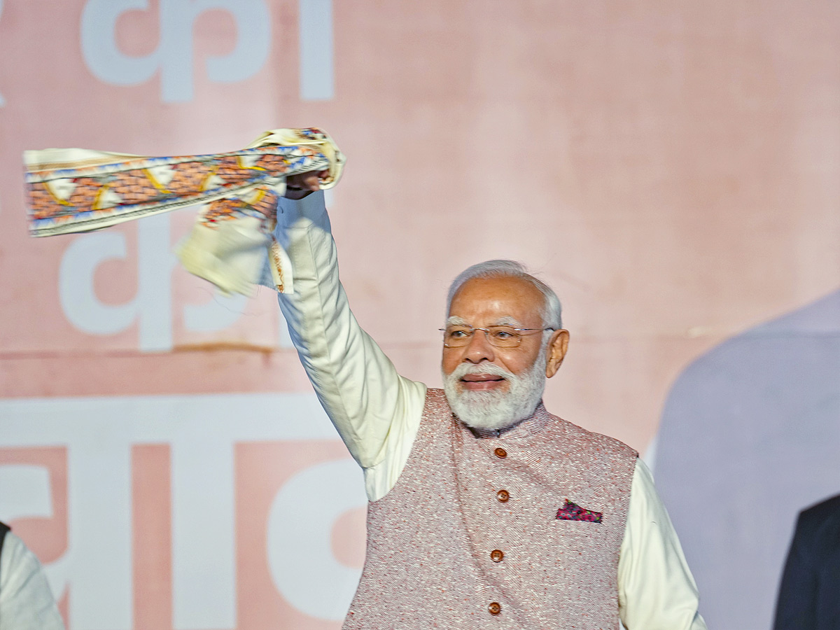 Prime Minister Narendra Modi Addresses BJP HQ After Bihar Election Victory Photos2