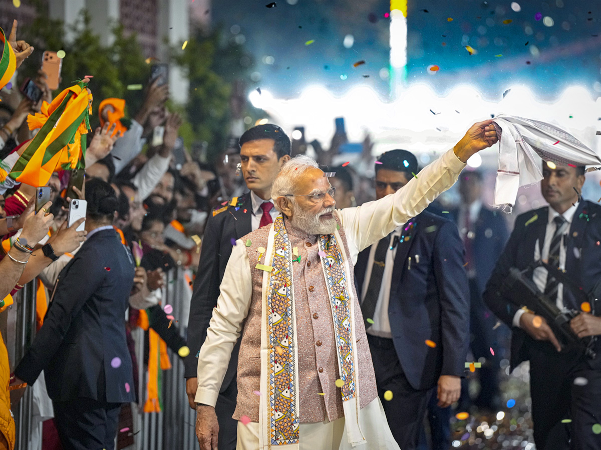 Prime Minister Narendra Modi Addresses BJP HQ After Bihar Election Victory Photos10