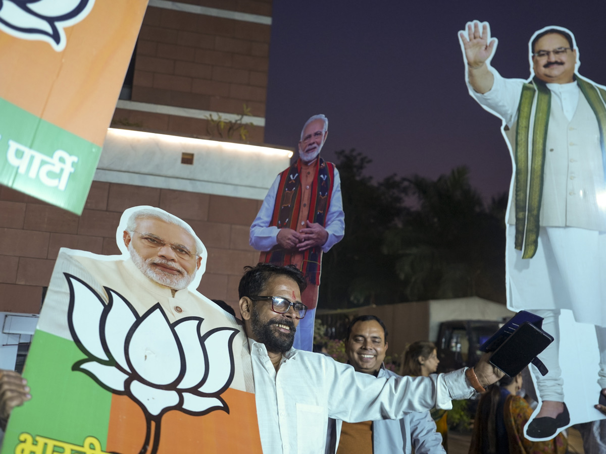 Prime Minister Narendra Modi Addresses BJP HQ After Bihar Election Victory Photos12