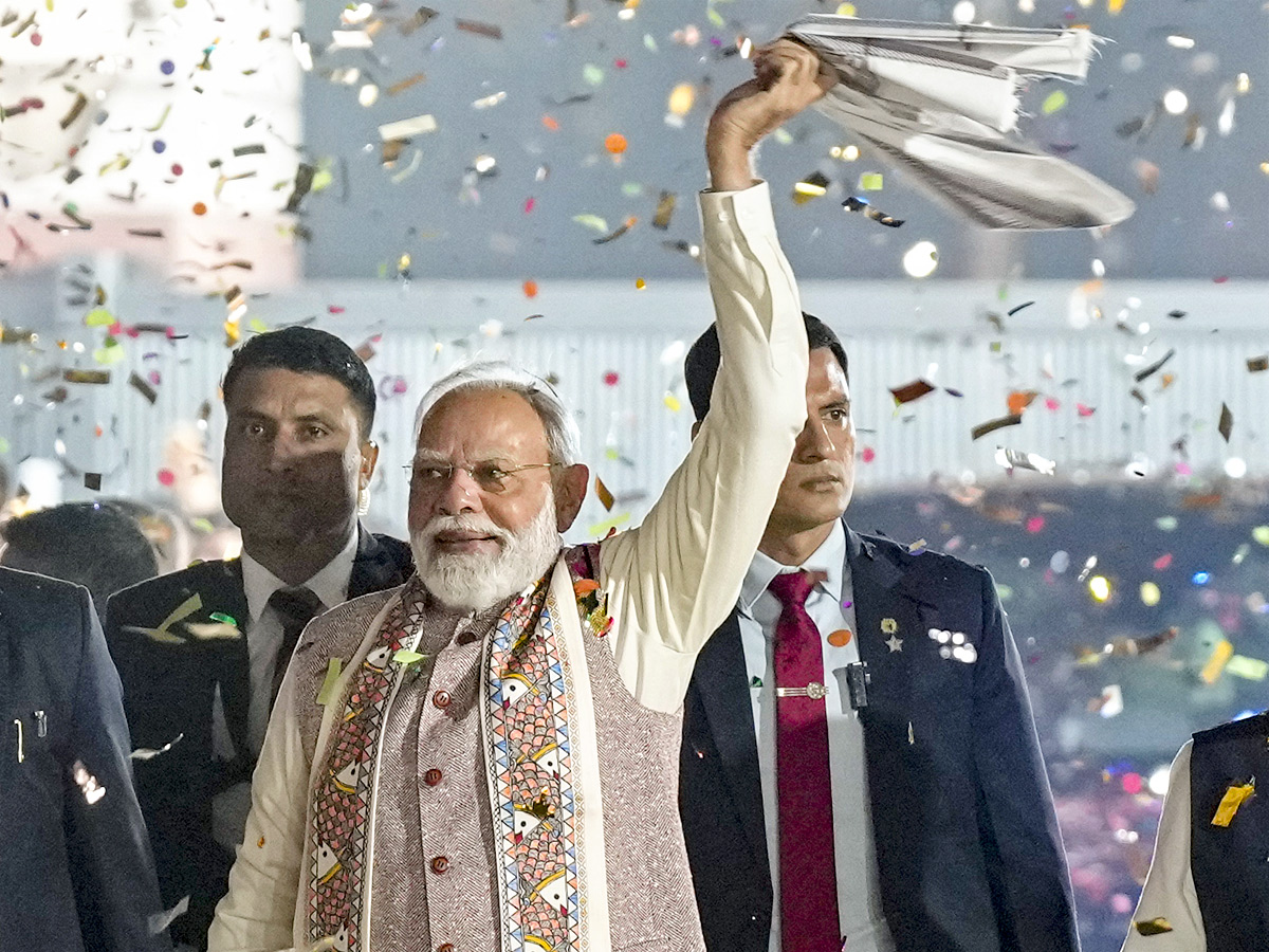 Prime Minister Narendra Modi Addresses BJP HQ After Bihar Election Victory Photos3