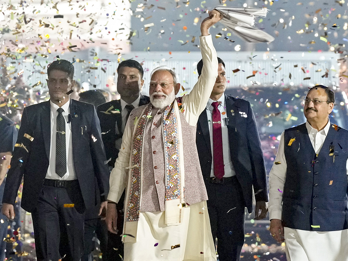 Prime Minister Narendra Modi Addresses BJP HQ After Bihar Election Victory Photos1