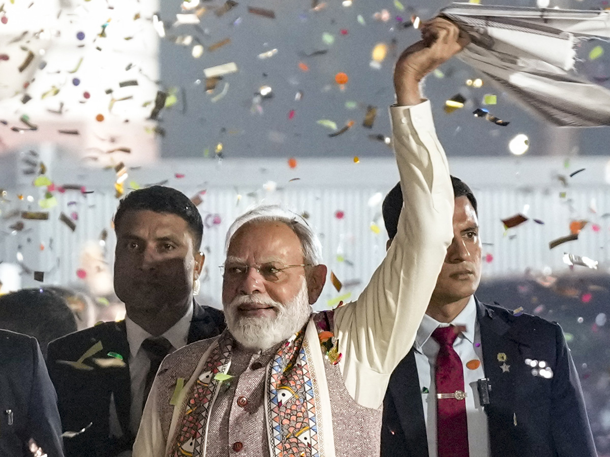 Prime Minister Narendra Modi Addresses BJP HQ After Bihar Election Victory Photos5