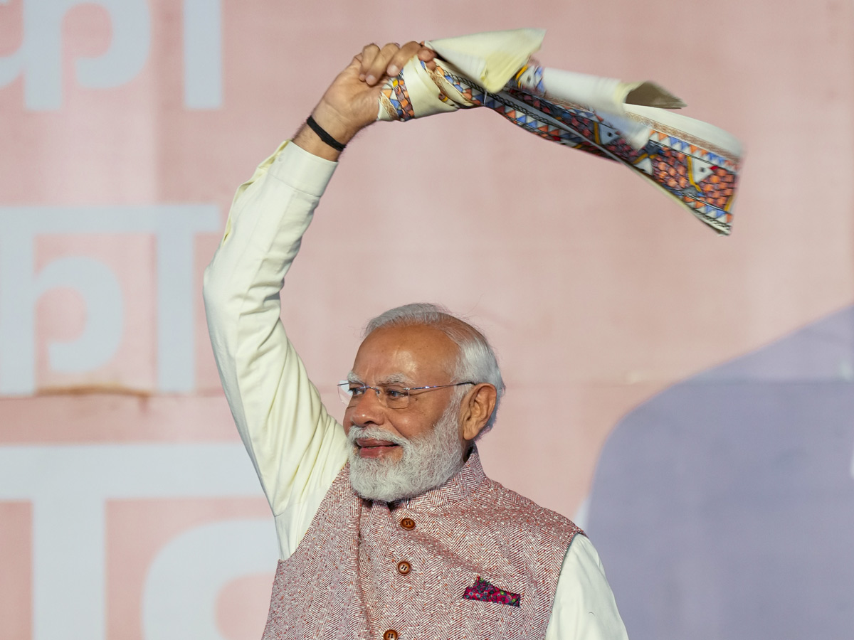 Prime Minister Narendra Modi Addresses BJP HQ After Bihar Election Victory Photos6