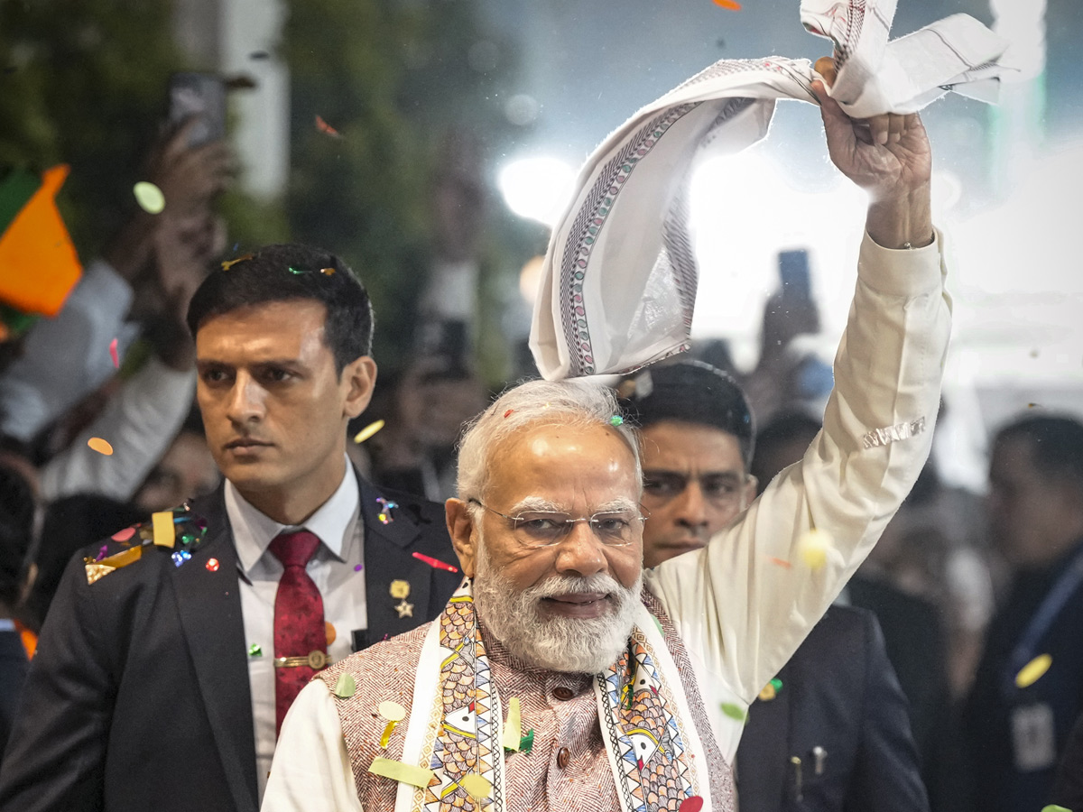 Prime Minister Narendra Modi Addresses BJP HQ After Bihar Election Victory Photos7