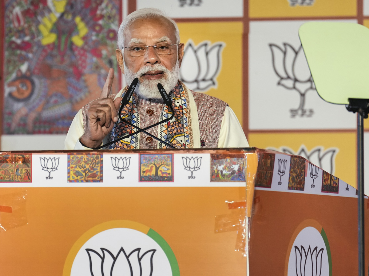 Prime Minister Narendra Modi Addresses BJP HQ After Bihar Election Victory Photos8