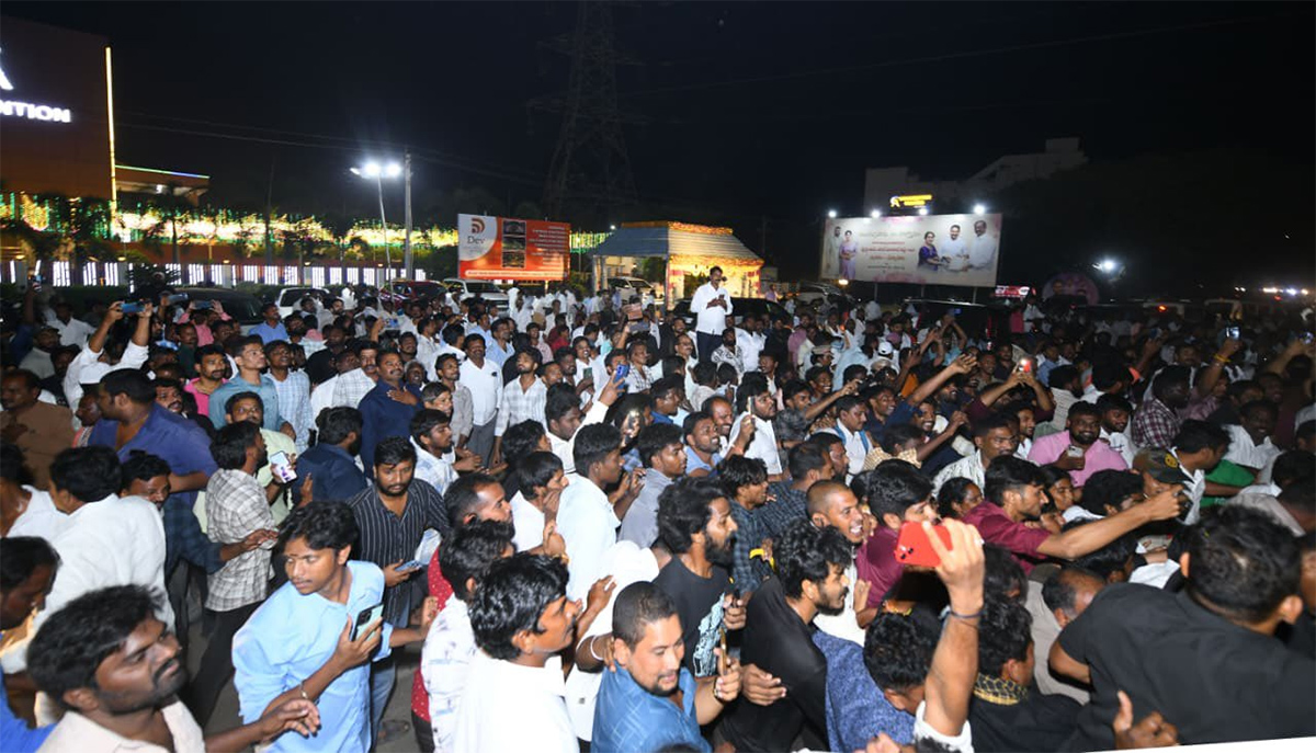 YS Jagan Attends Mangunuru Konda Reddy Daughter Wedding5