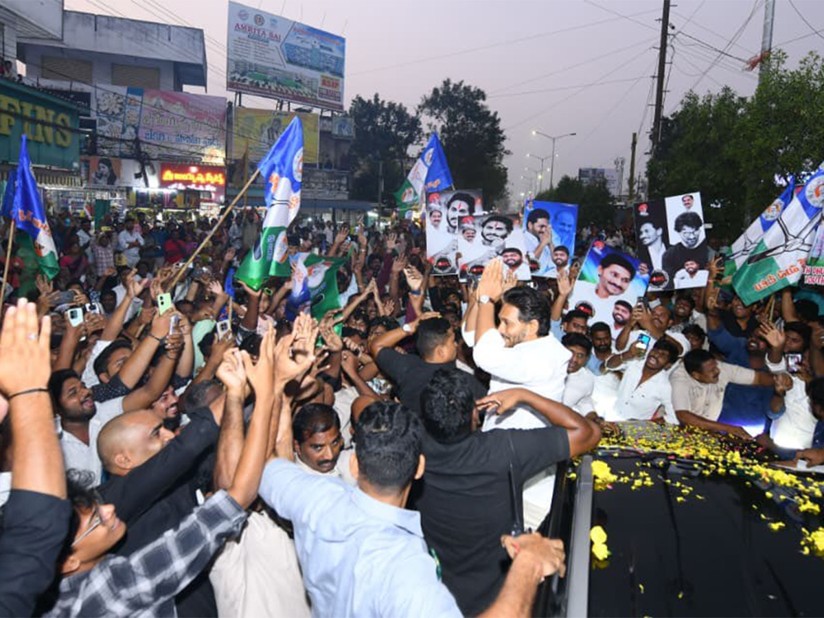 YS Jagan Attends Mangunuru Konda Reddy Daughter Wedding6