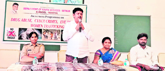 రాయల్టీ సిబ్బందితో వాగ్వాదం 1