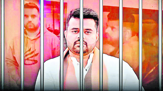 ప్రజ్వల్‌ ఏ తప్పు చేయలేదు! 1