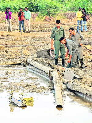 కుప్పకూలిన ఎయిర్‌క్రాఫ్ట్‌ 1