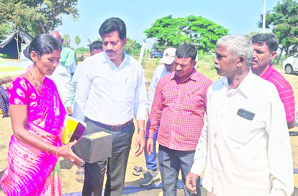 సీఎంఆర్‌ అప్పగింతలో నిర్లక్ష్యం వద్దు 
1