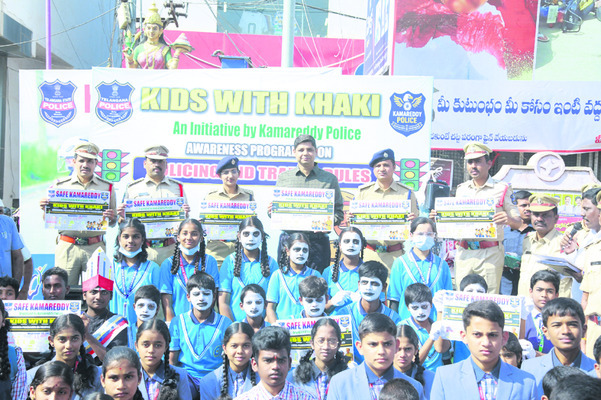 రోడ్డు భద్రతపై అవగాహన అవసరం1