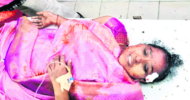 ఆటోను ఢీకొట్టిన ఇసుక ట్రాక్టర్‌1