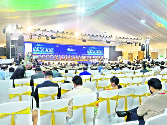 అంతా డొల్లే.. 1