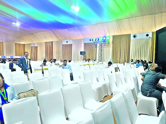 అంతా డొల్లే.. 4