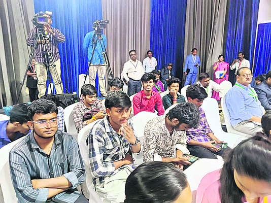 అంతా డొల్లే.. 3