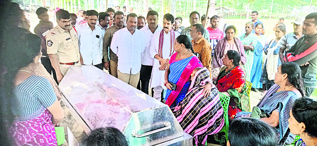 కన్నీటి రోదన.. అంతులేని వేదన1