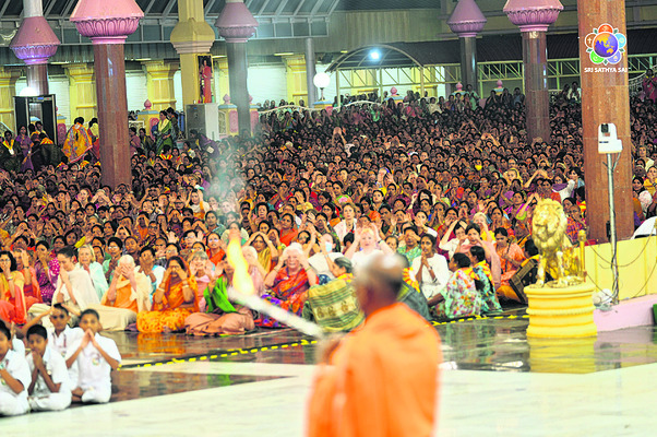 సమ్మోహనం.. సత్యసాయి వైభవం 1