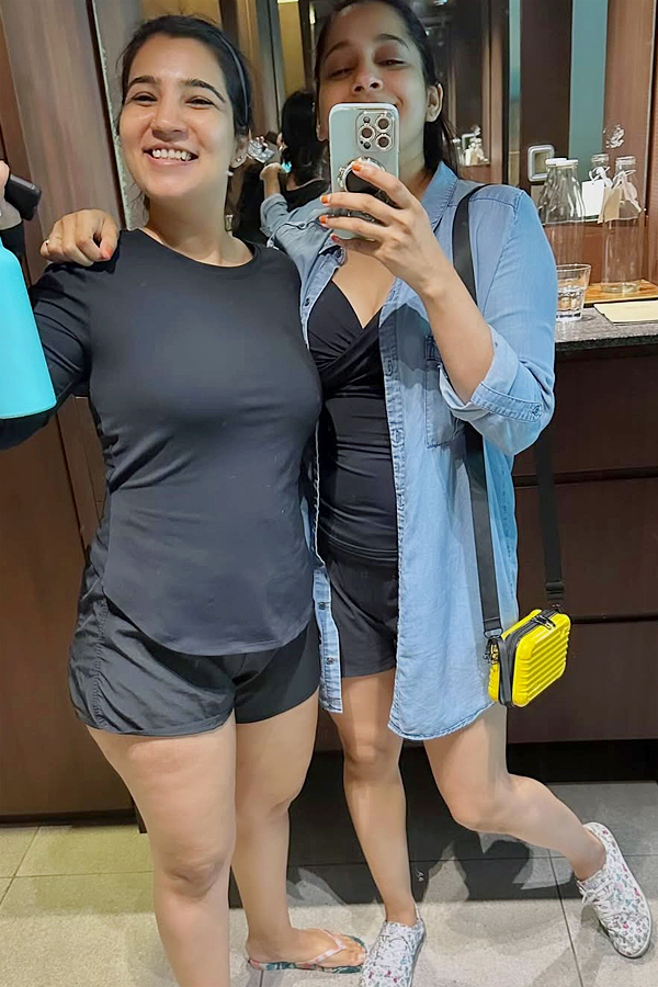 Anchor Rashmi Gautam Shared special post for her friend Richie on her birthday Photos14