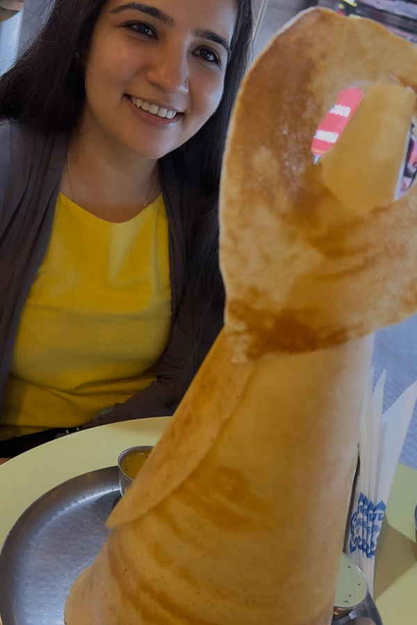 Anchor Rashmi Gautam Shared special post for her friend Richie on her birthday Photos16