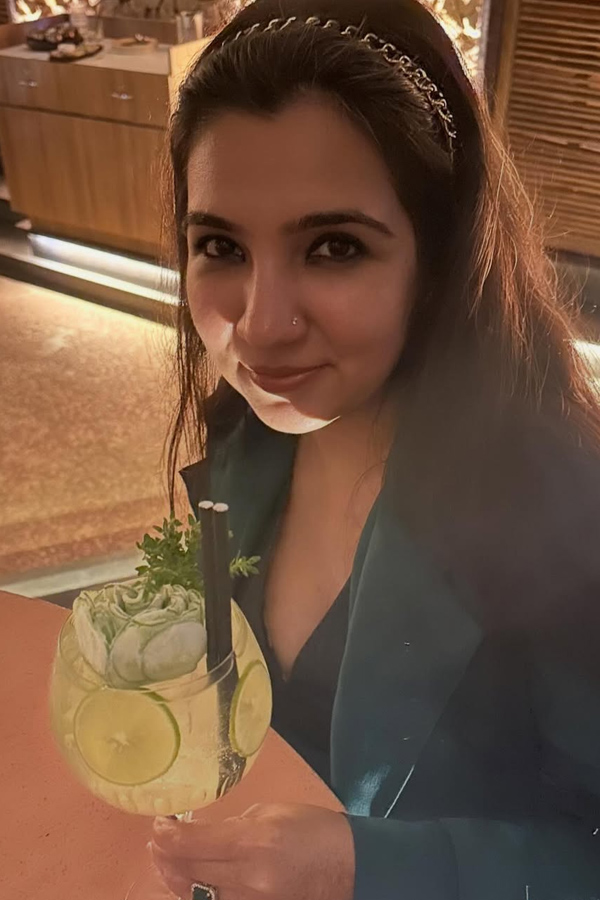 Anchor Rashmi Gautam Shared special post for her friend Richie on her birthday Photos8