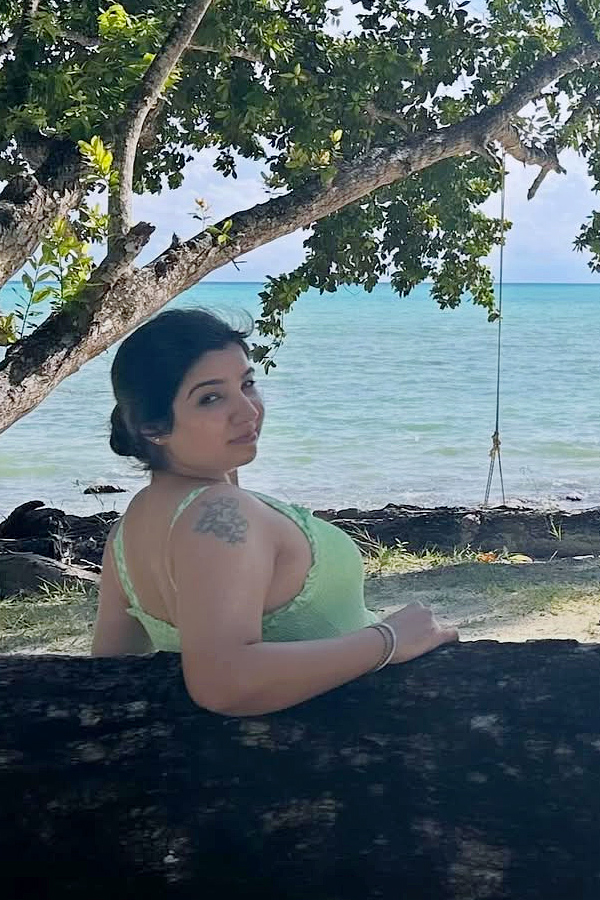 Anchor Rashmi Gautam Shared special post for her friend Richie on her birthday Photos10