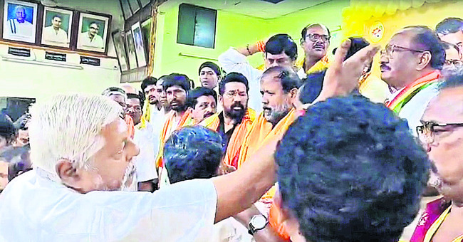 టీడీపీలో గ్రూపుల గోల 1