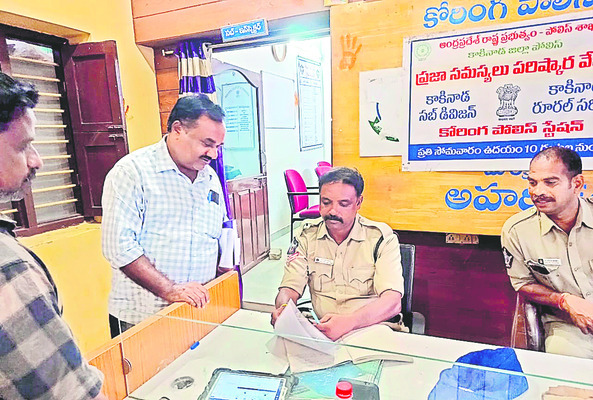 చెరువులపై అక్రమార్కుల కన్ను2