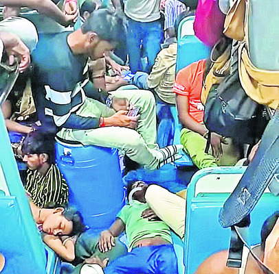 ముగిసిన బిహార్‌ ఎన్నికలు.. రైలు ప్రయాణికులకు తిప్పలు1