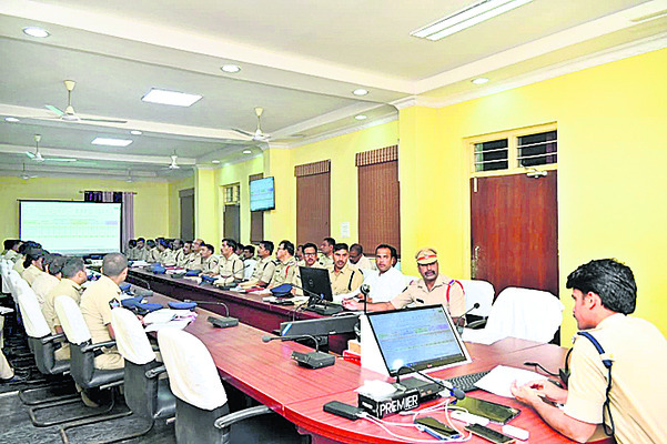 యజమాని లాగిన్‌తో..  కస్టమర్లకు మోసం 1