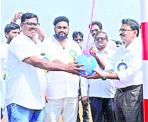 రేషన్‌ బియ్యం స్వాధీనం 1