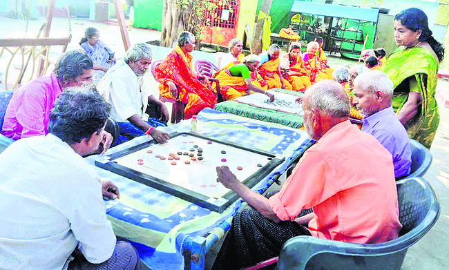 వయోవృద్ధులకు సముచిత స్థానం కల్పించాలి1