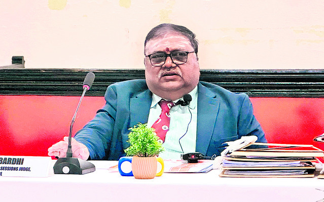 పెండింగ్‌ కేసులు త్వరగా పరిష్కరించాలి1