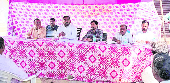 కాలువ భూసేకరణకు సహకరించాలి2