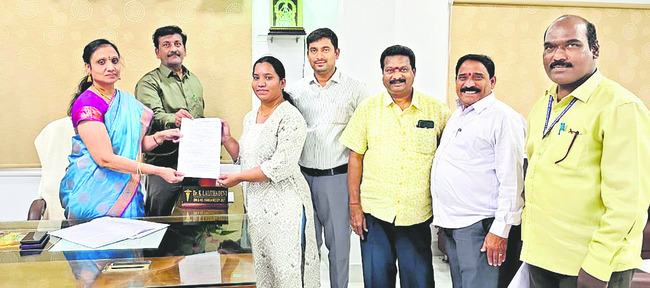 భక్తులకు ఇబ్బంది  లేకుండా చూడాలి 1