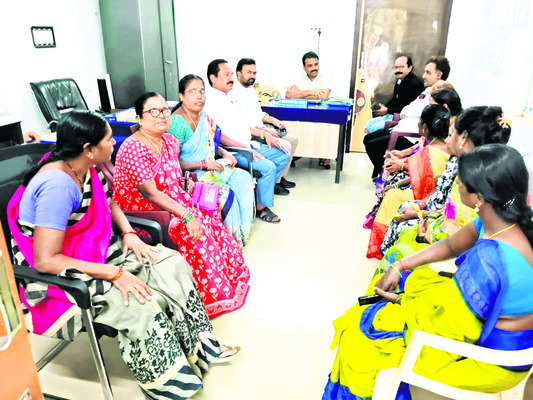 పెండింగ్‌ బిల్లులు  విడుదల చేయాలి
2