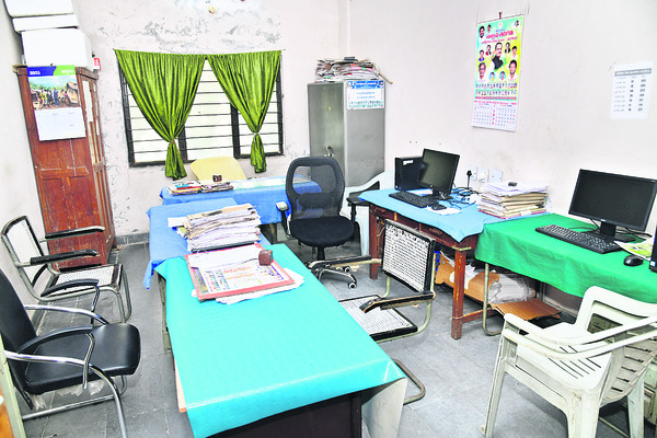 సమయపాలనపై పట్టింపేదీ! 2