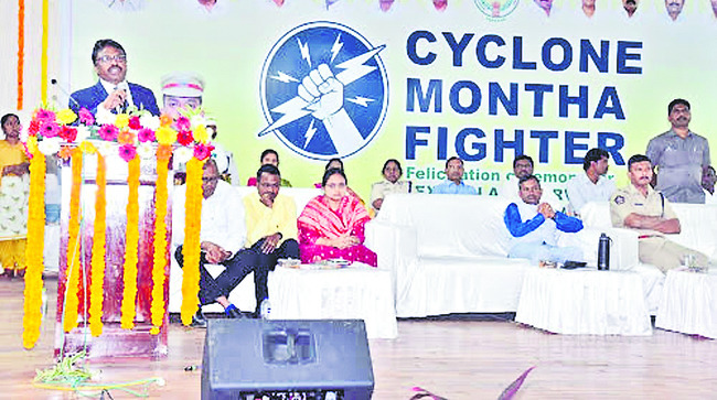 తుపాను వేళ ఉద్యోగుల సమష్టి కృషి భేష్‌2