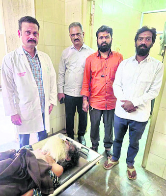 మెడికల్‌ కాలేజీకి అనాథ   వృద్ధుడి పార్థివదేహం
1