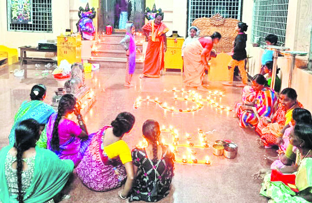 వైభవంగా కార్తీక దీపారాధన1