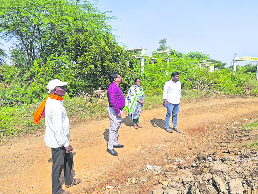 భక్తులకు ఇబ్బంది  లేకుండా చూడాలి 3