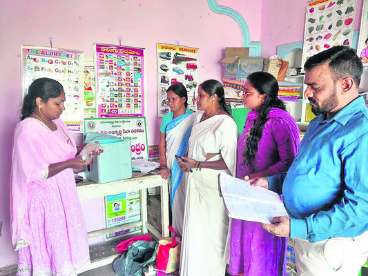 సకాలంలో టీకాలు వేయాలి
1