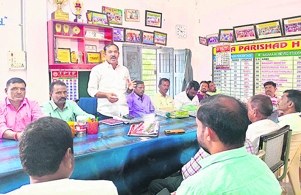 సకాలంలో టీకాలు వేయాలి
4